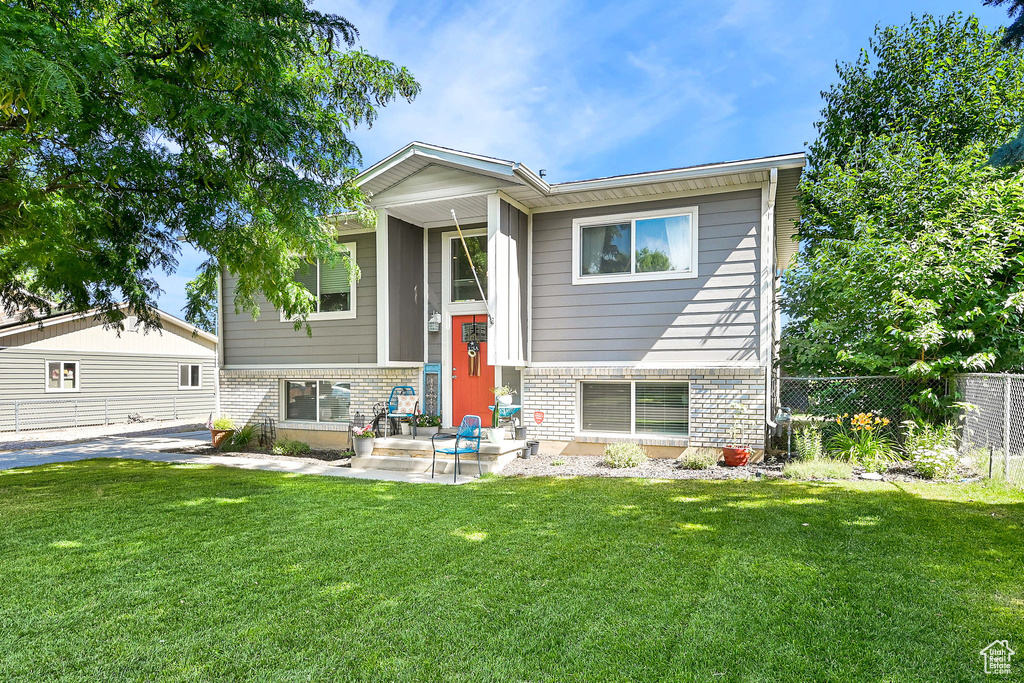 604 W 1750 N Clinton, UT 84015