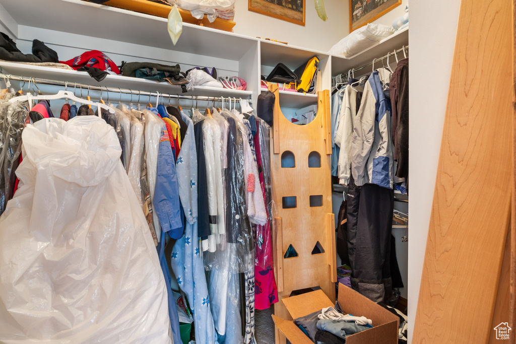View of walk in closet