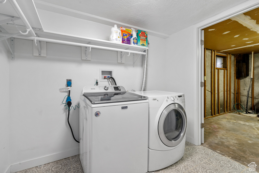 Washroom with washer and dryer