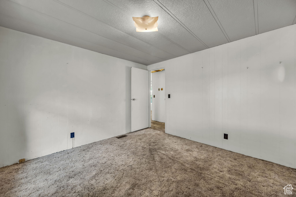 Spare room with carpet floors and a textured ceiling