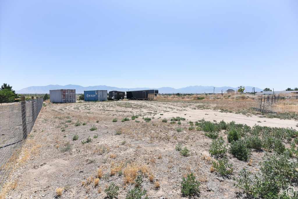 View of yard with a mountain view and a view of rural / pastoral area