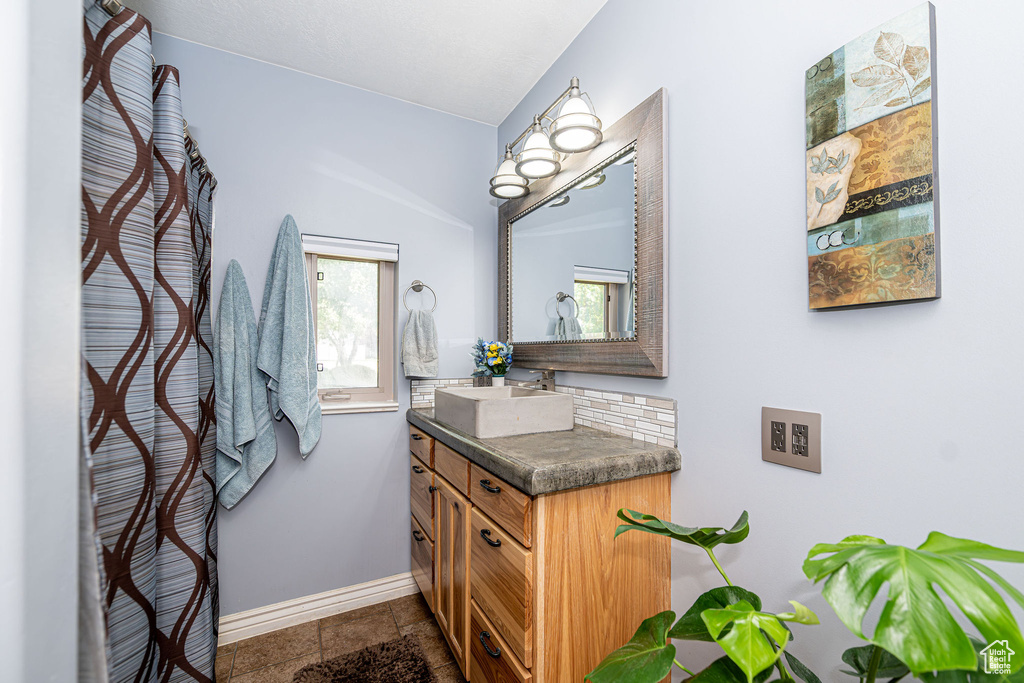 Bathroom with vanity and decorative backsplash