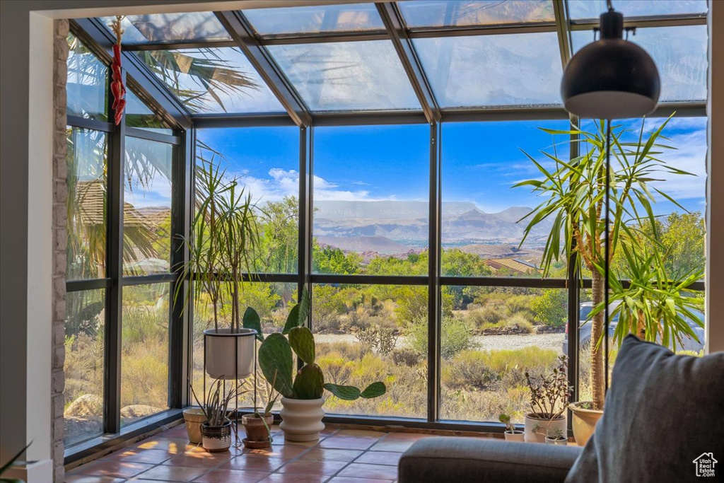 Sunroom / solarium featuring a mountain view