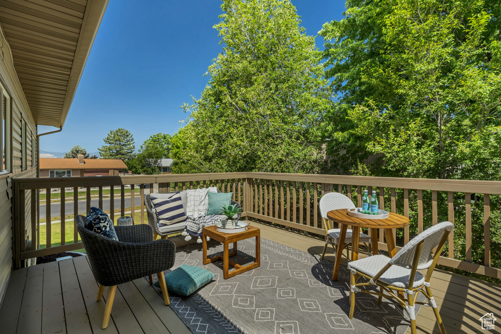 Deck featuring an outdoor hangout area