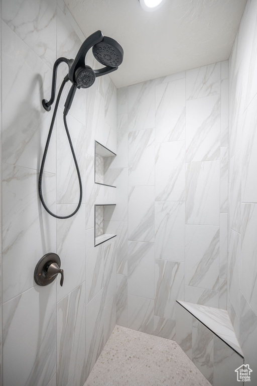 Bathroom featuring a tile shower