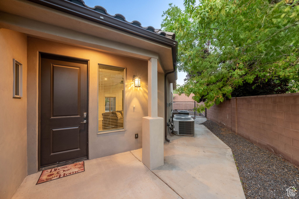 Doorway to property featuring a patio and stucco siding