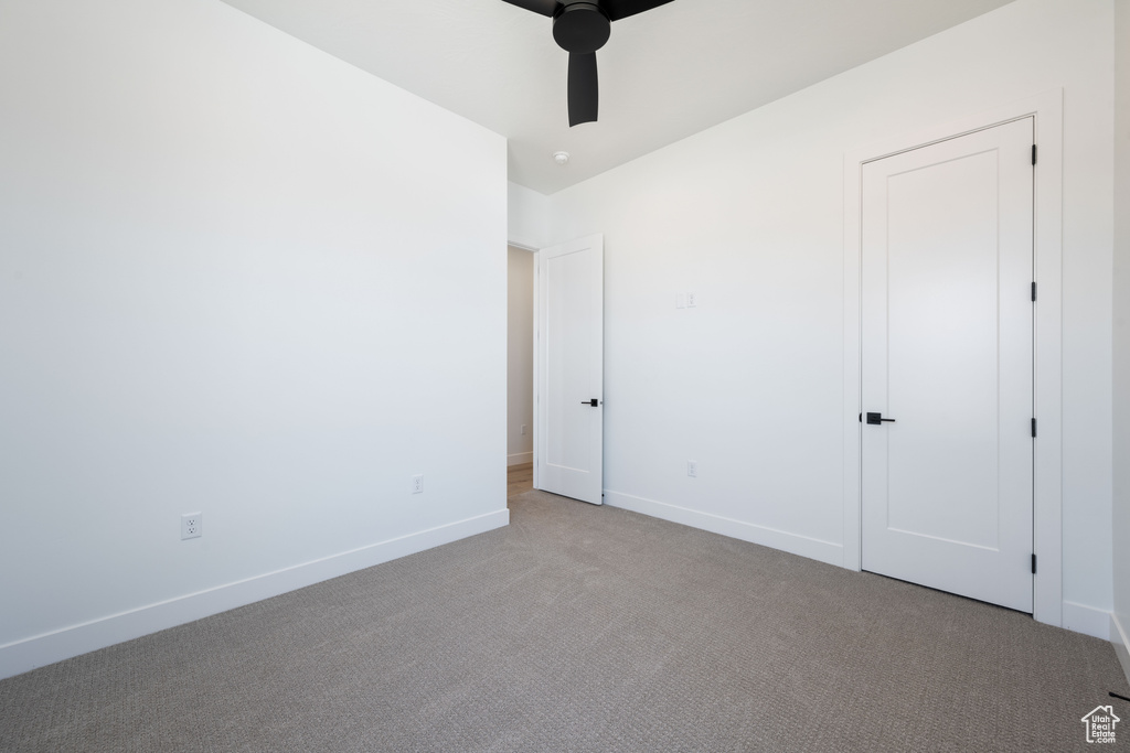 Unfurnished bedroom with carpet flooring and a ceiling fan