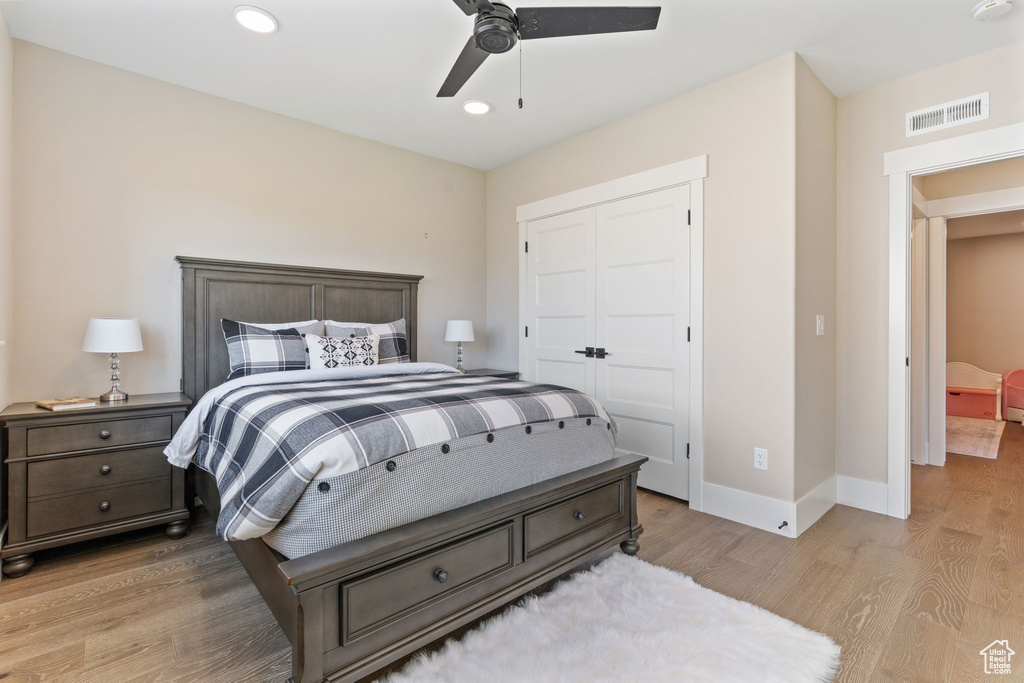 Bedroom featuring light wood-style floors, a closet, recessed lighting, and a ceiling fan