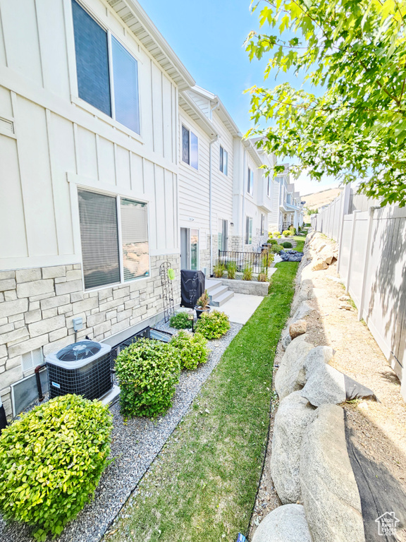 View of yard with a residential view