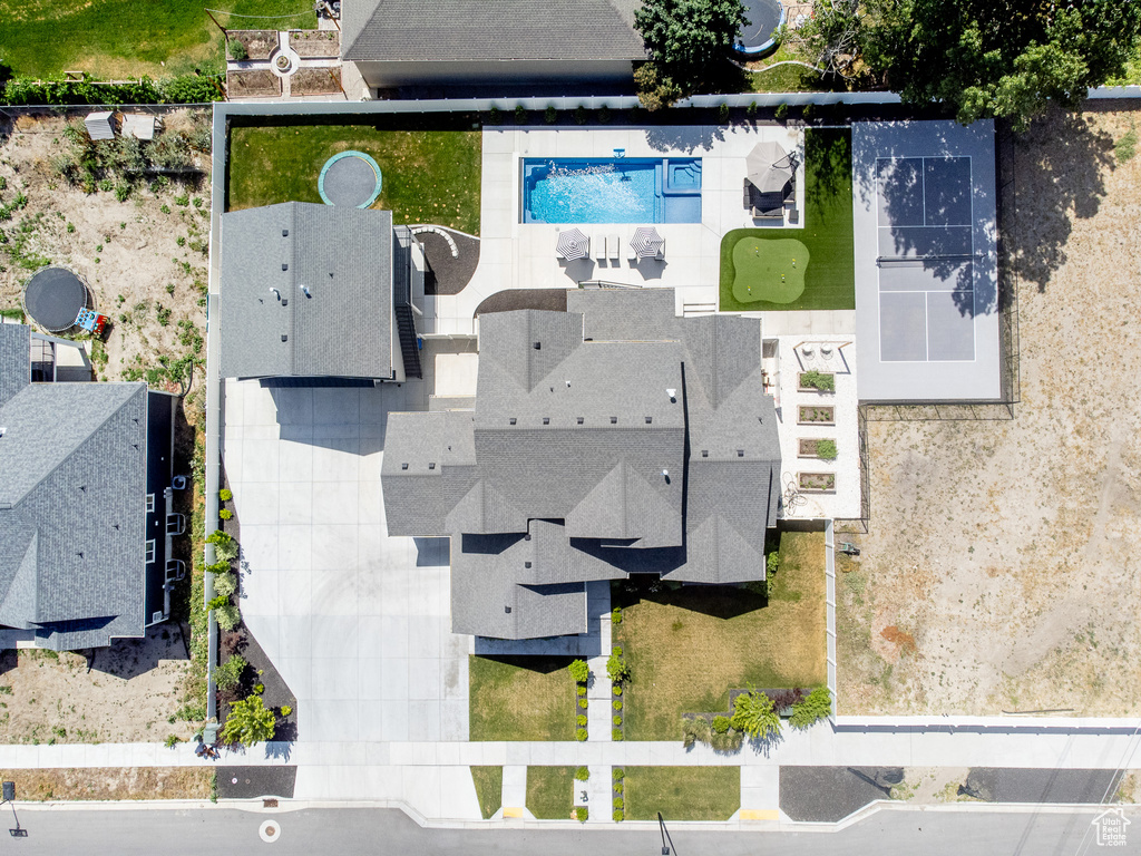 Bird's eye view of a pool area