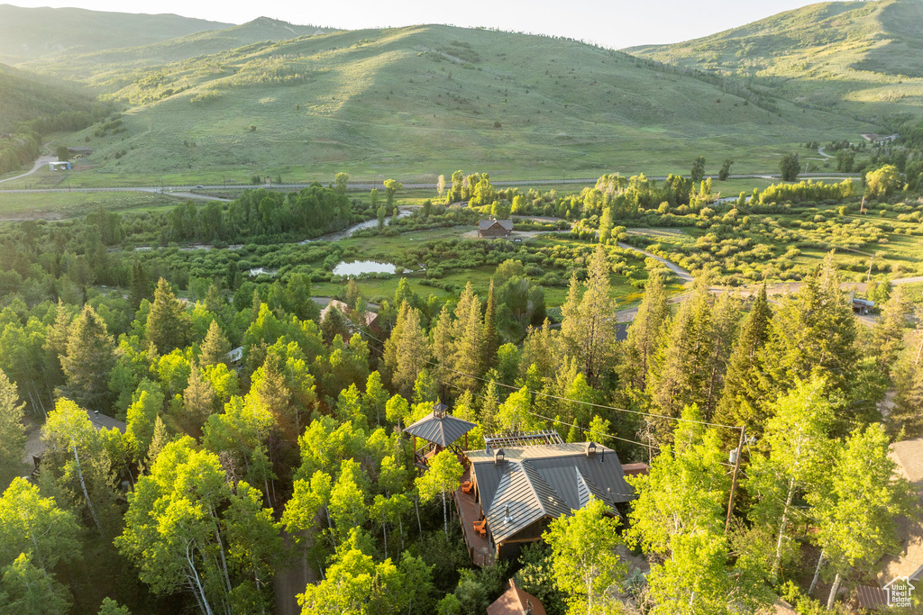 Aerial view of sparsely populated area with mountains