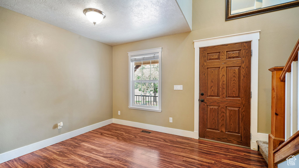 Photo 5 for MLS #2094384 at 332 W Hillside Dr