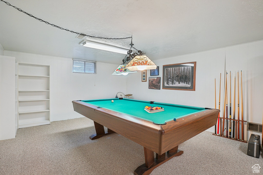 Recreation room featuring carpet flooring, billiards, and built in shelves