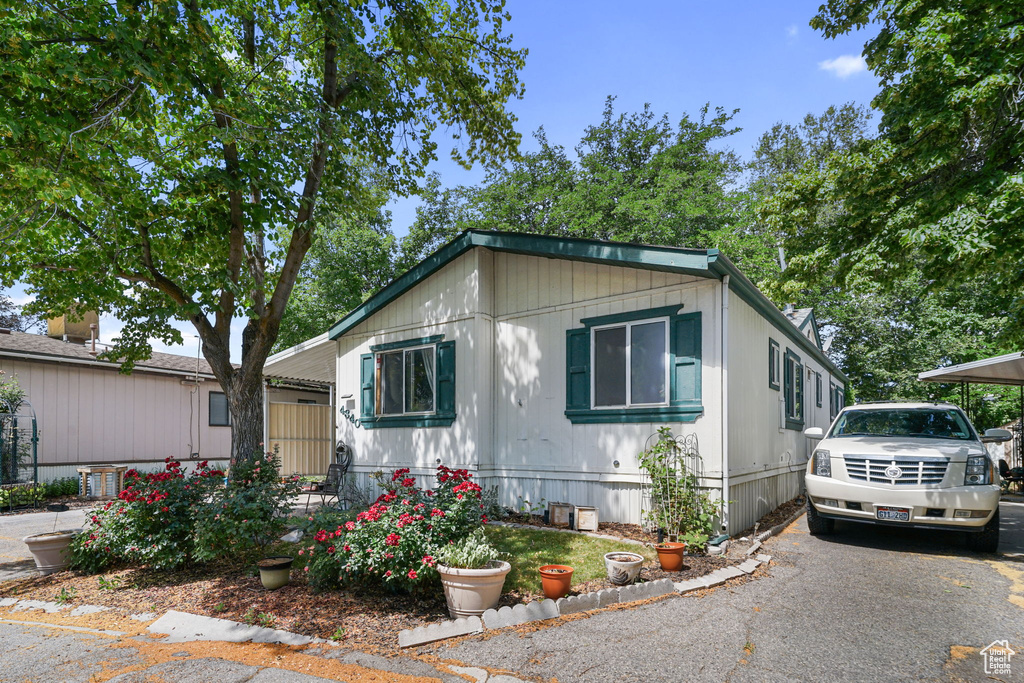 View of manufactured / mobile home