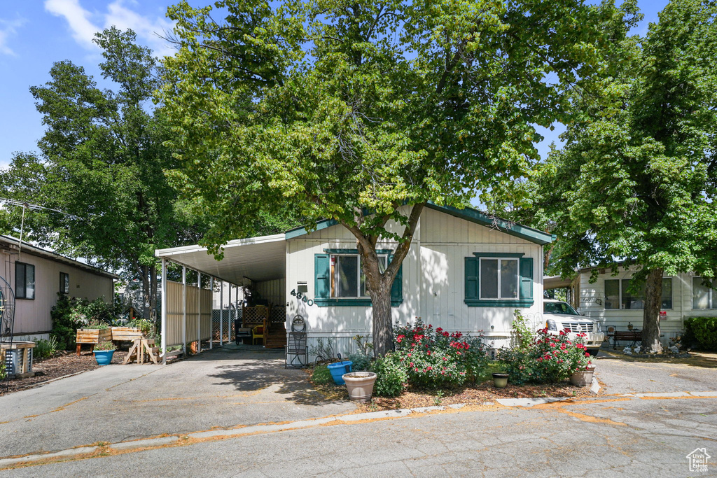 Manufactured / mobile home featuring driveway and an attached carport