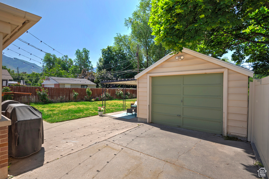 2090 E CRYSTAL AVE Salt Lake City, UT 84109