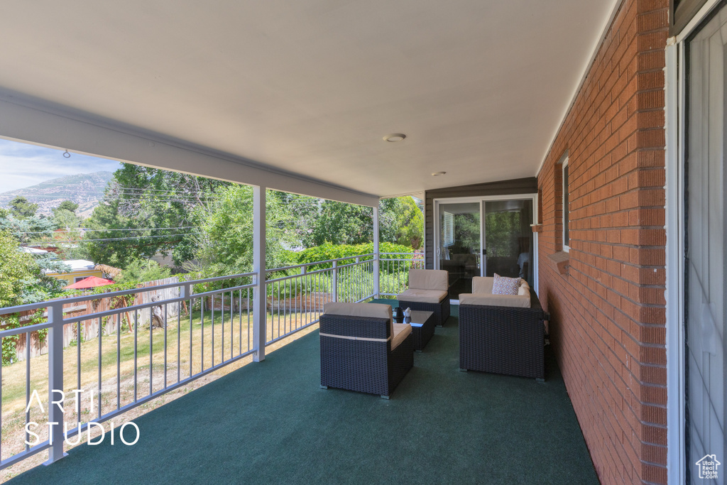Patio / terrace featuring outdoor lounge area