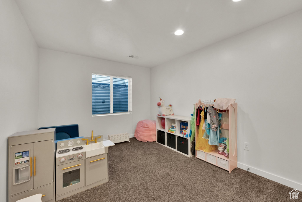 Rec room with carpet flooring and recessed lighting