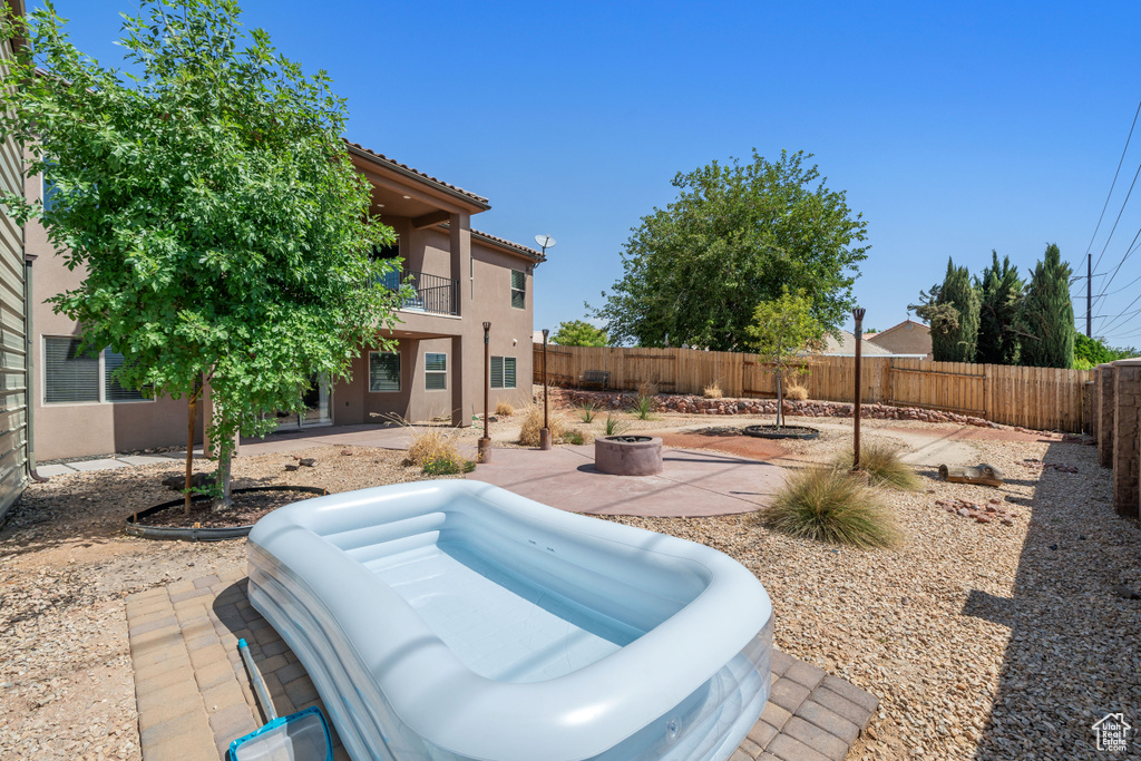 Patio / terrace with a patio and a fenced backyard