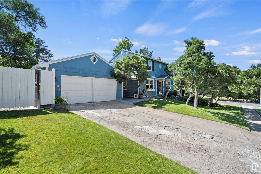 View of front of house with an attached garage and driveway