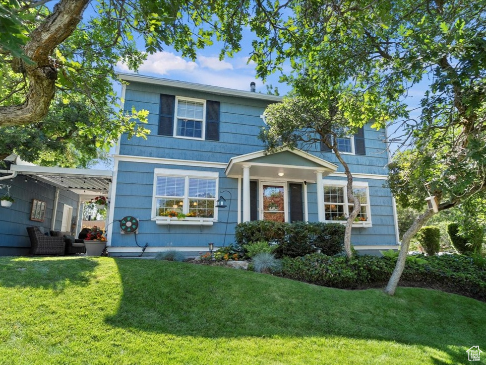 View of front of home featuring a front yard