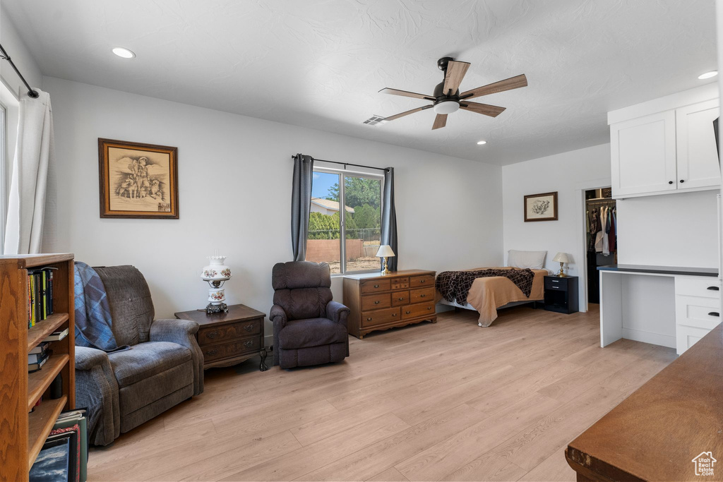 Bedroom featuring light wood-style flooring, recessed lighting, a ceiling fan, and a closet