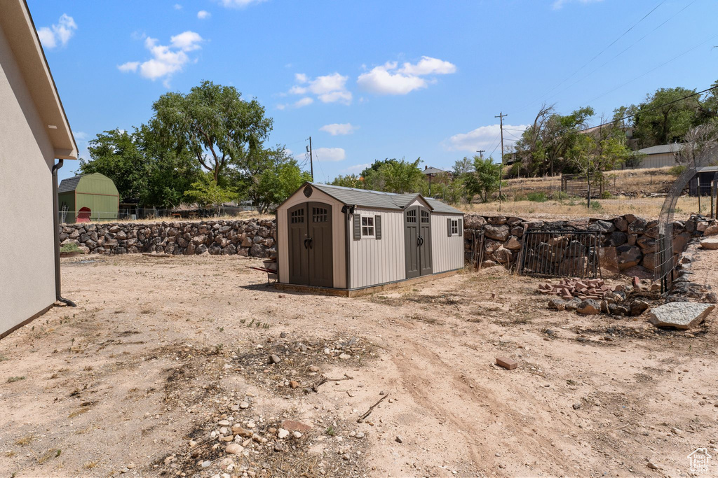 View of yard featuring a storage shed