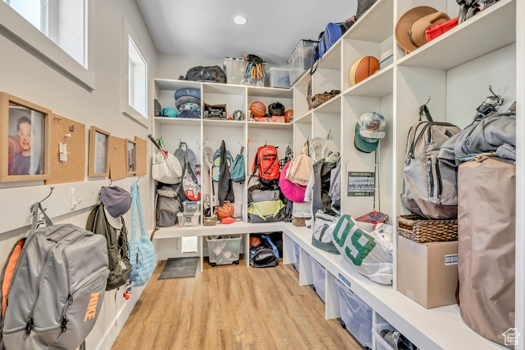 2040 E LAMBOURNE AVE Millcreek, UT 84109