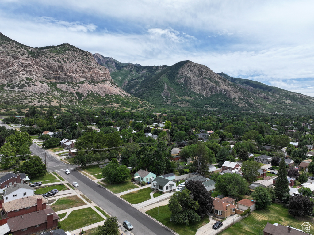 Aerial view of property's location with mountains