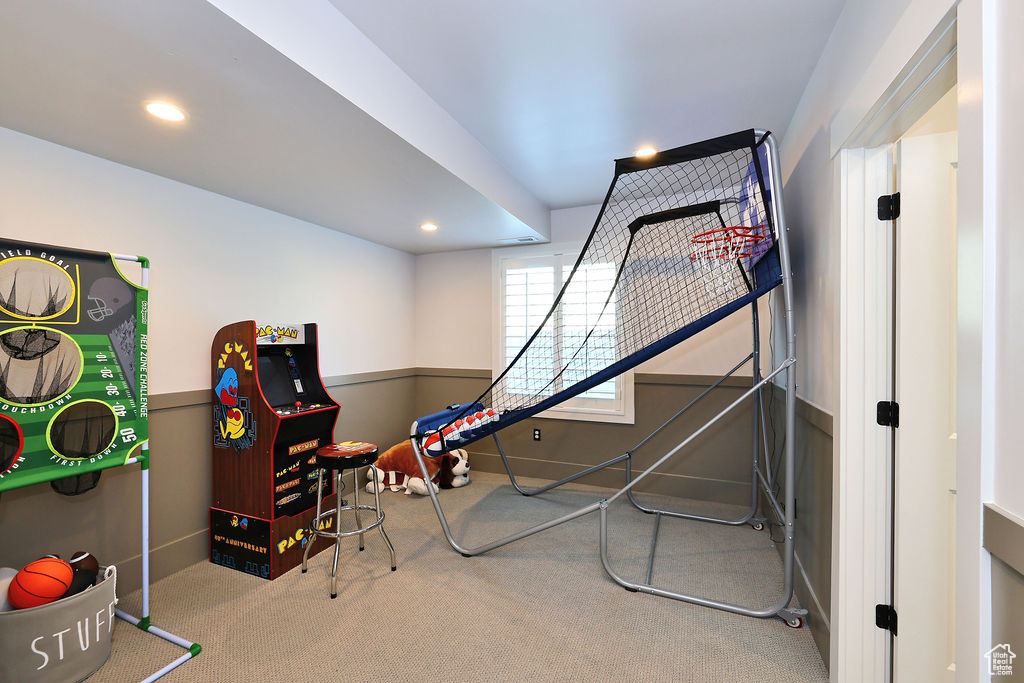 Game room with carpet floors and recessed lighting
