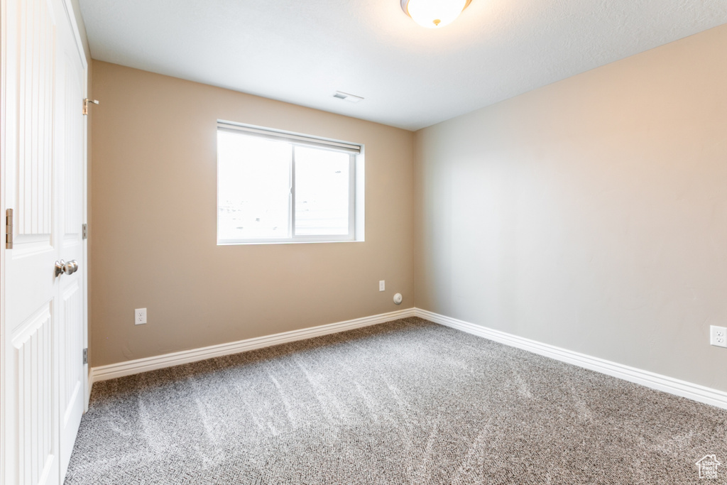 Spare room with carpet flooring