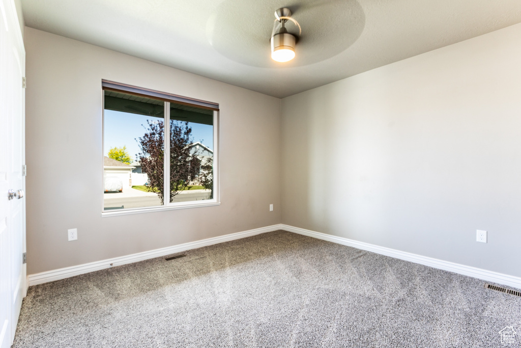 Spare room with carpet flooring and a ceiling fan