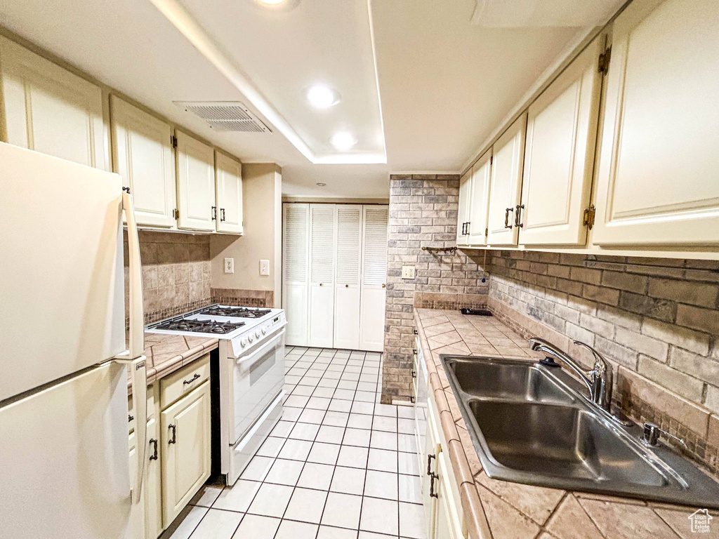 5472 S TONALEA DR Murray, UT 84107