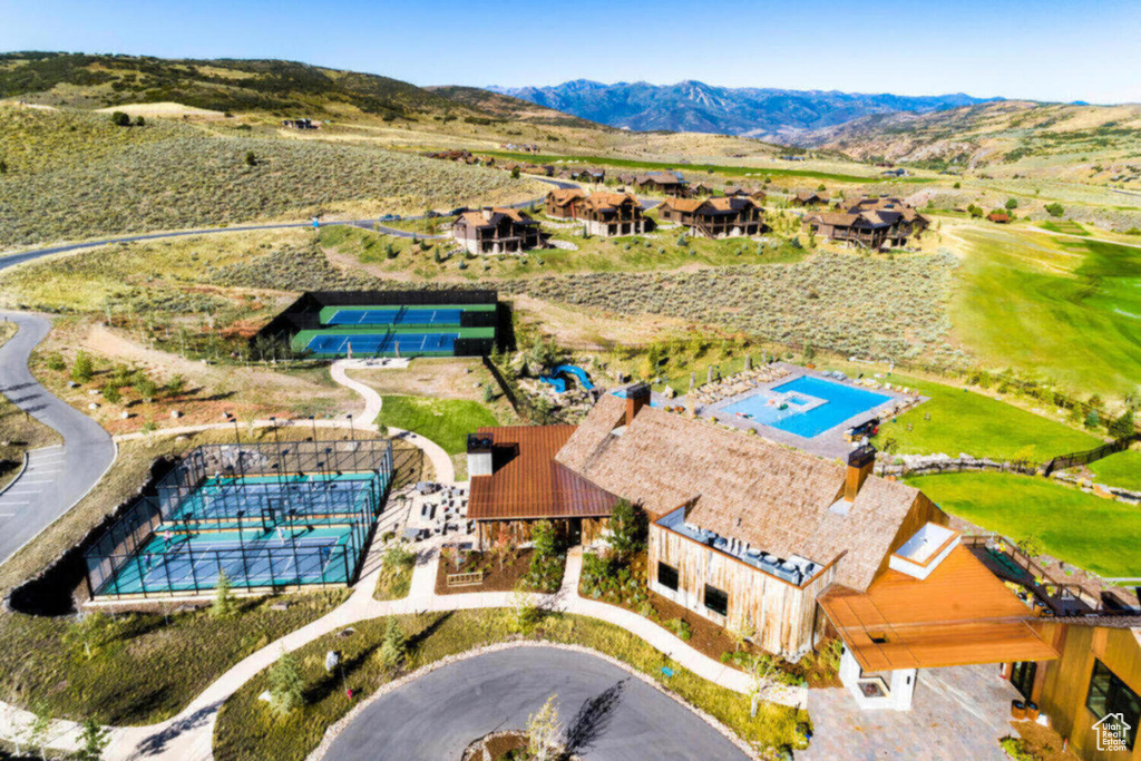 Bird's eye view of a pool and a mountainous background