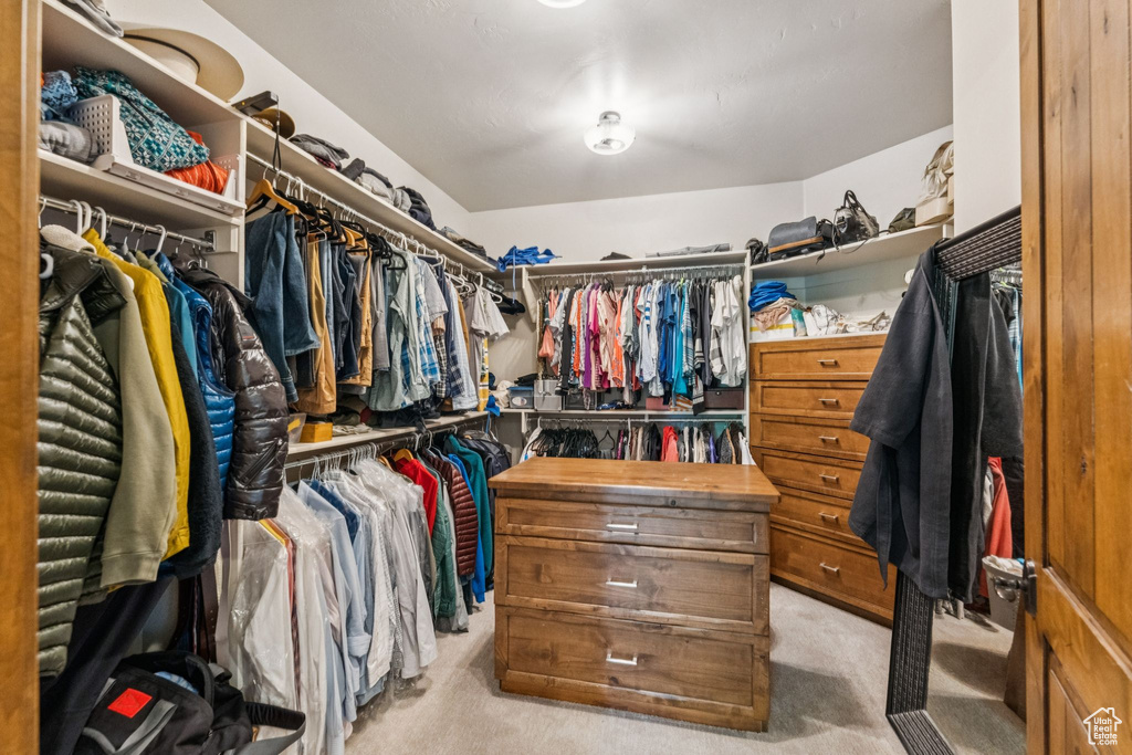 Walk in closet with carpet flooring