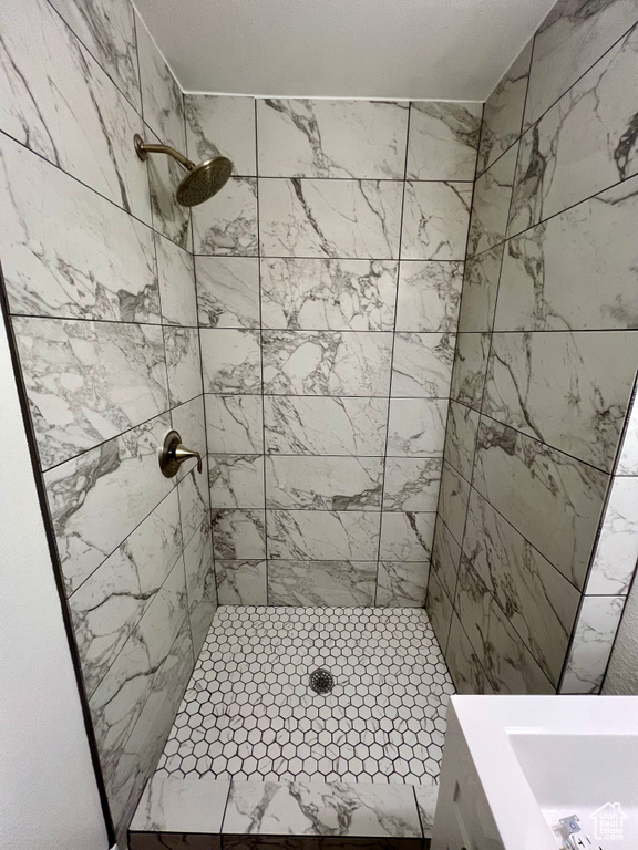 Bathroom featuring tiled shower