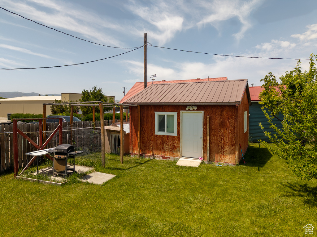 View of outdoor structure featuring a fenced backyard