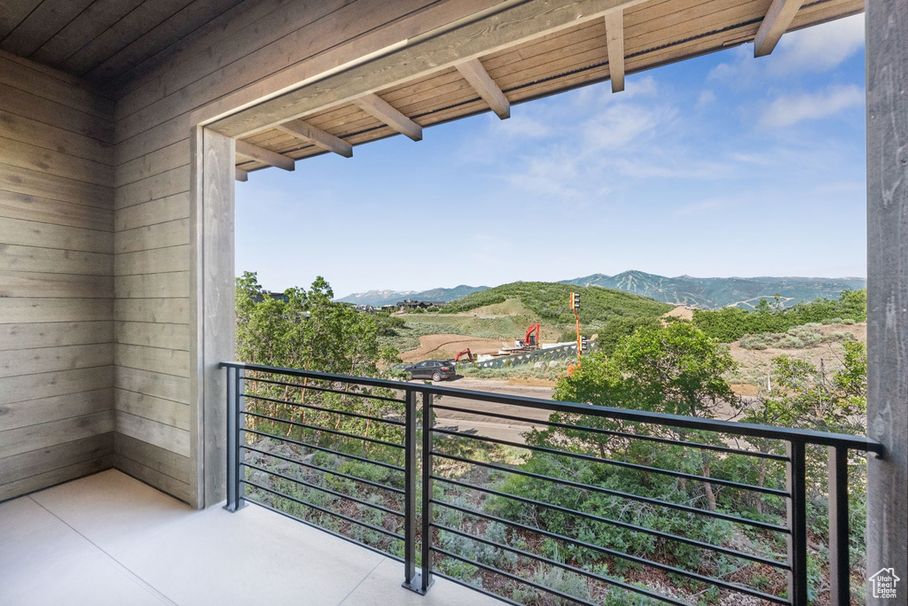 Balcony featuring a mountain view