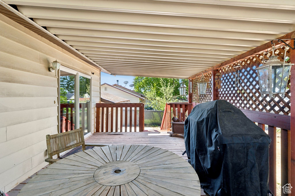 Deck featuring a grill