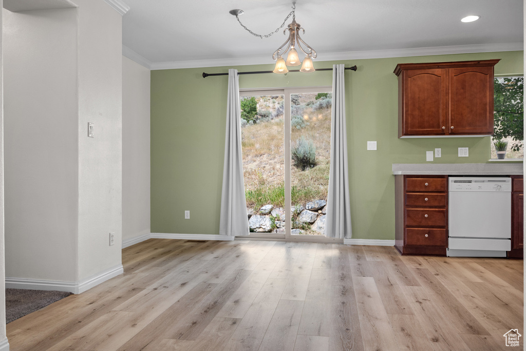Kitchen with dishwasher, healthy amount of natural light, light wood finished floors, crown molding, and recessed lighting