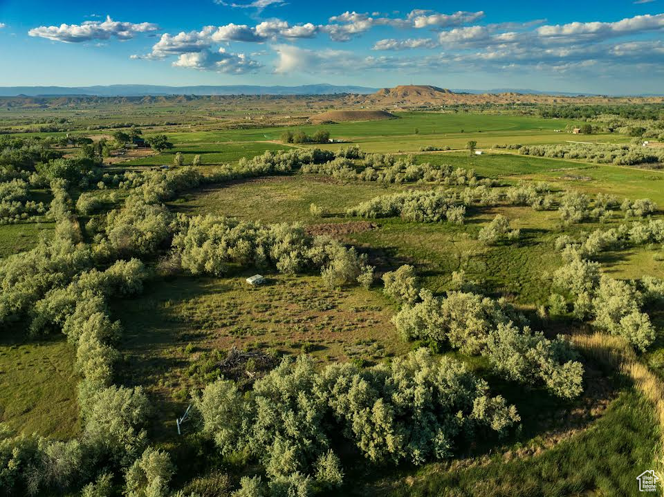 Aerial overview of property\'s location with a mountainous background