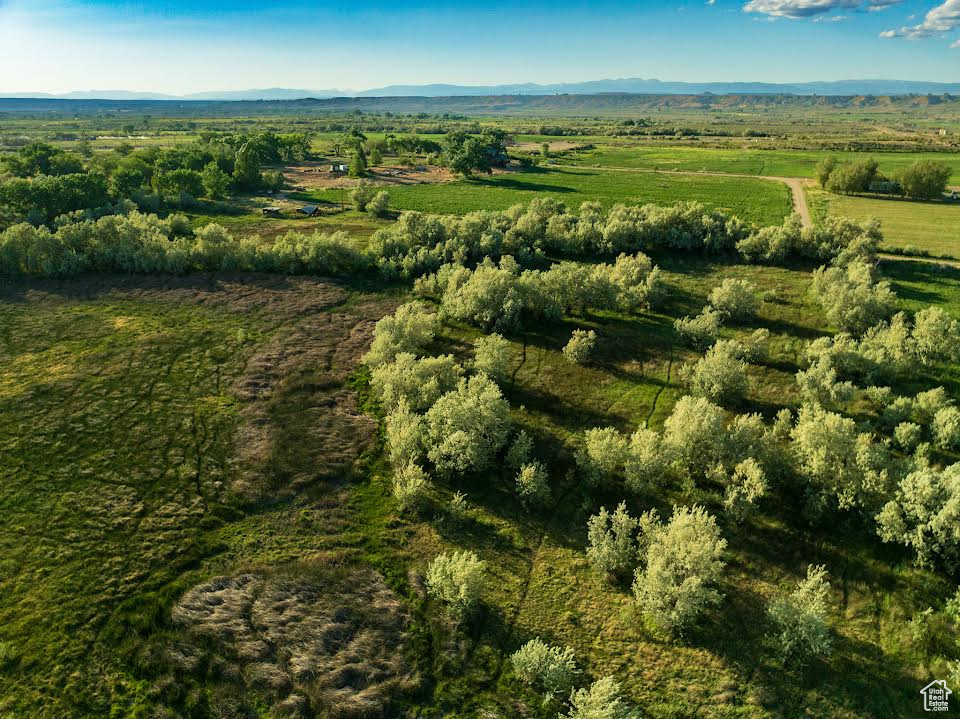 Aerial overview of property\'s location featuring a mountain backdrop