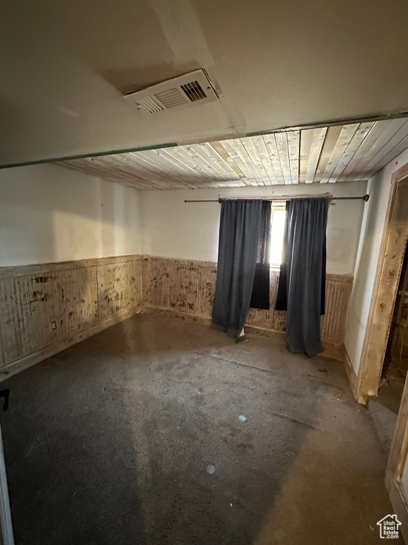 Spare room with a wainscoted wall