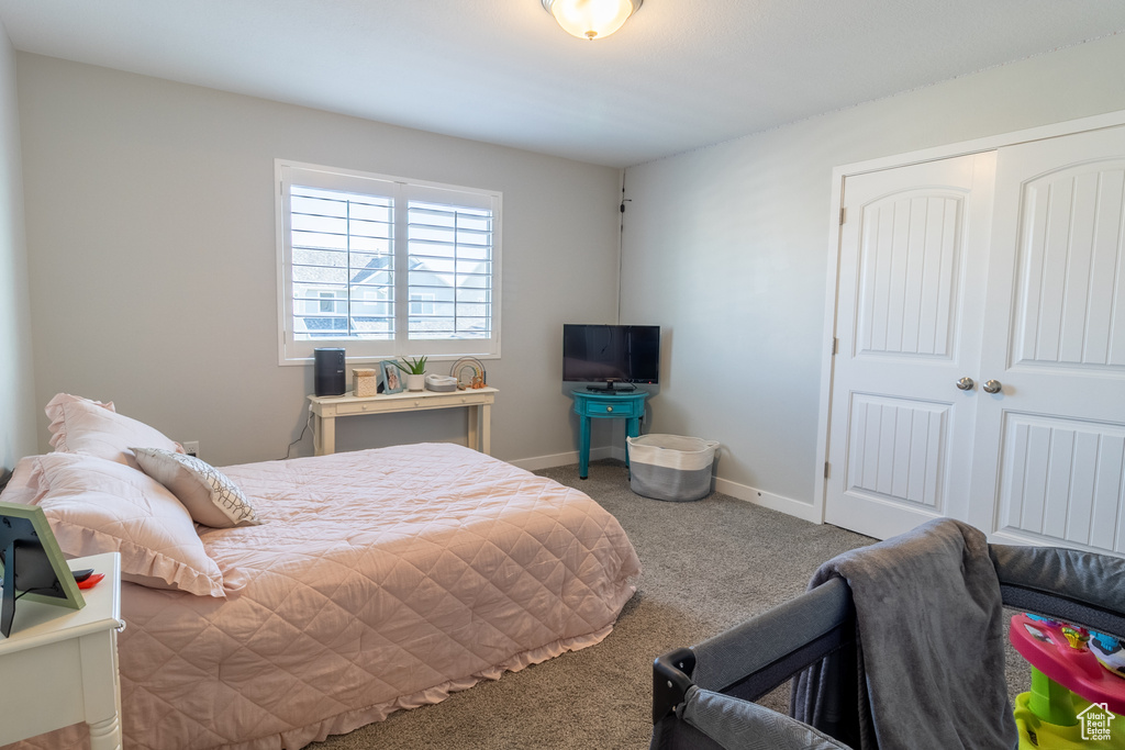 Bedroom with carpet flooring and a closet