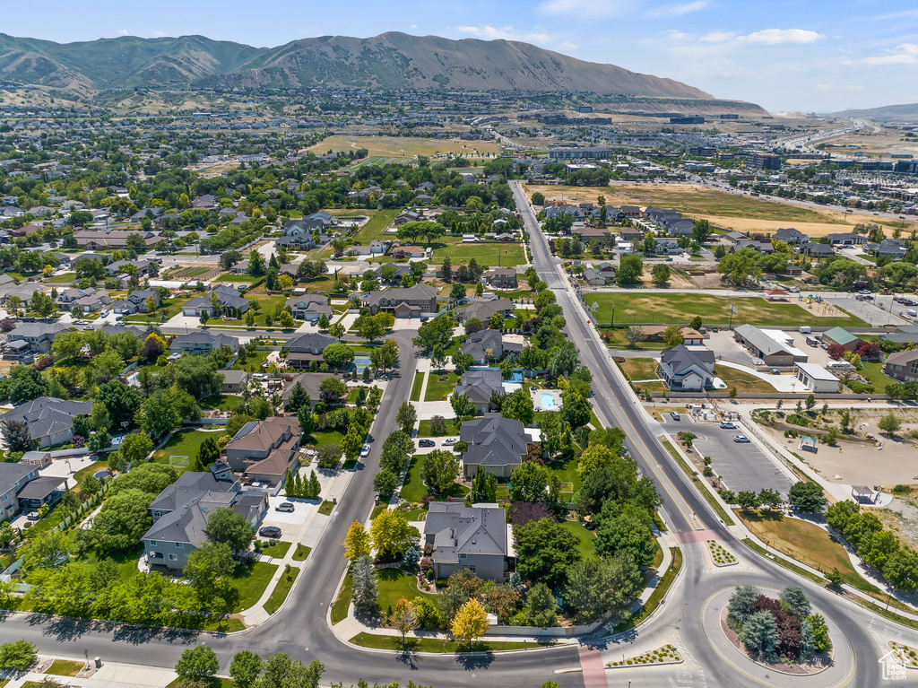 Aerial overview of property\\\\\\\\\\\\\\\'s location with mountains