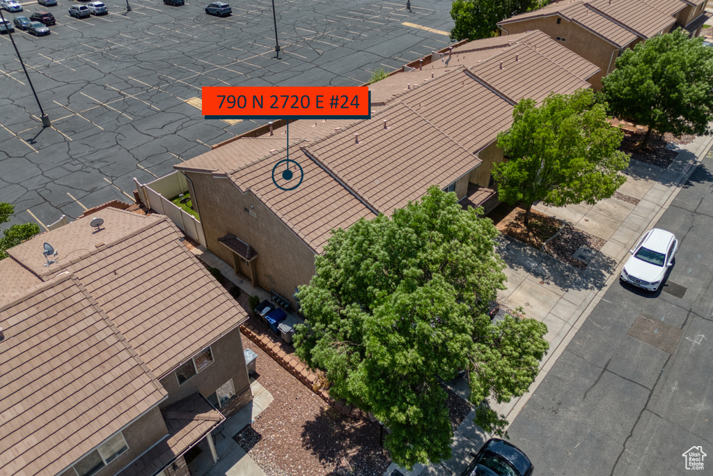 Aerial view of property and surrounding area