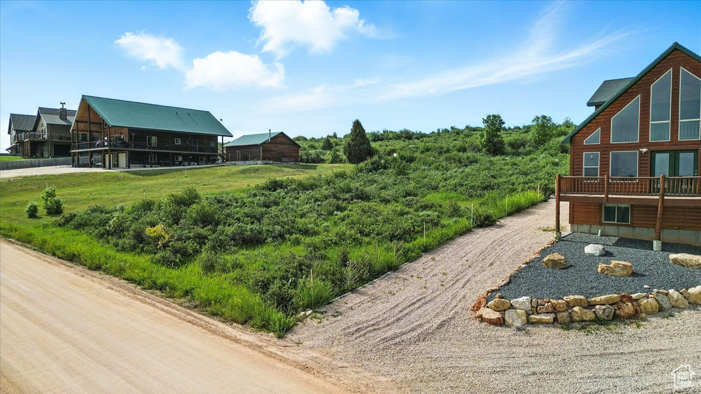 View of yard featuring driveway