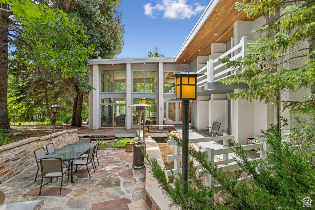 View of patio / terrace with outdoor dining space