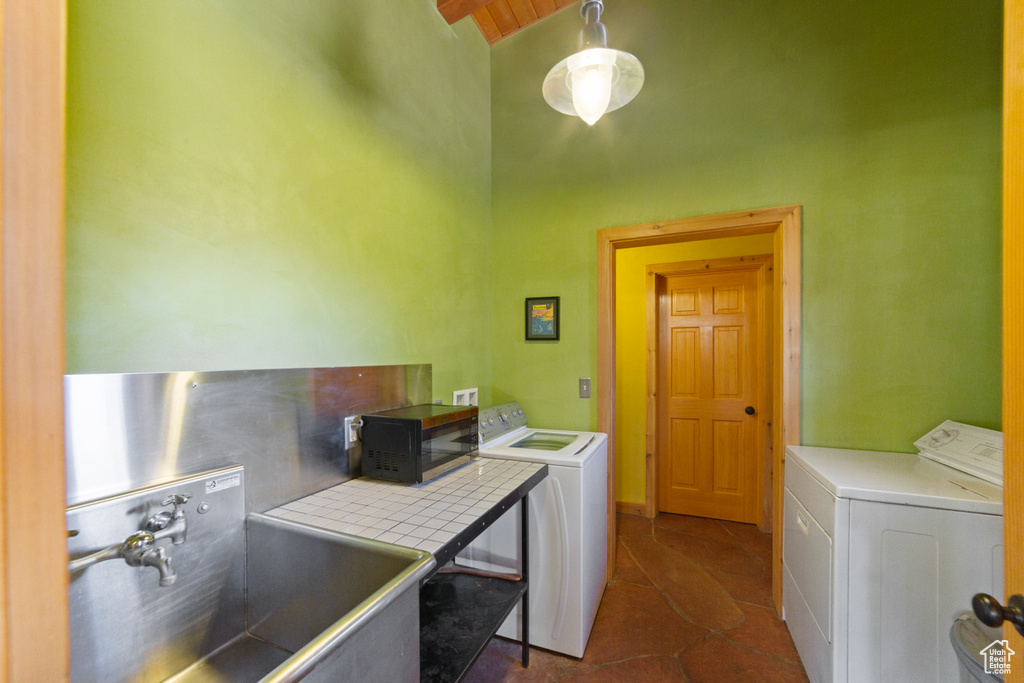 338 TAYLOR LN Castle Valley, UT 84532