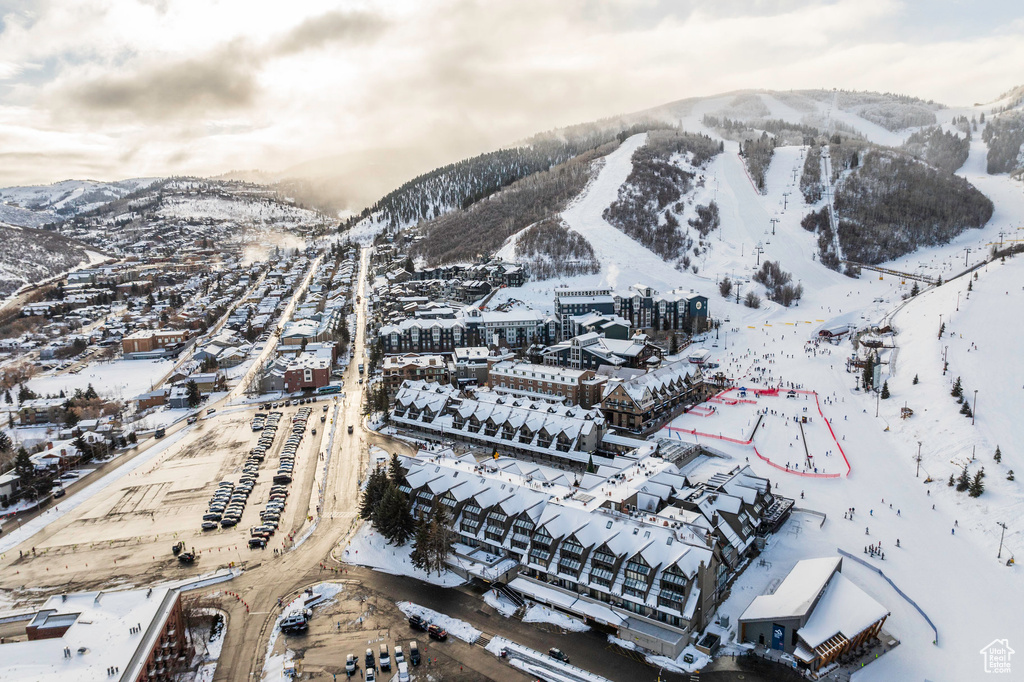 Snowy aerial view with a mountain view